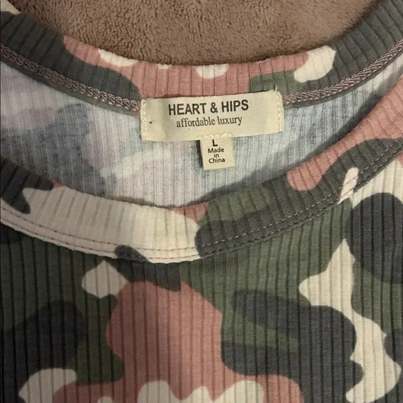 Heart & Hips Camouflage Ribbed Tank Top - Picture 2 of 3